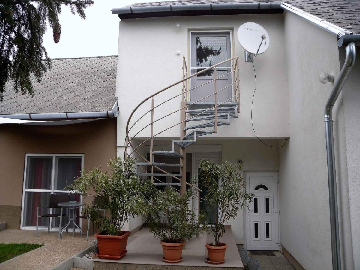 Apartments In Balatongyoeroek 34590 מראה חיצוני תמונה