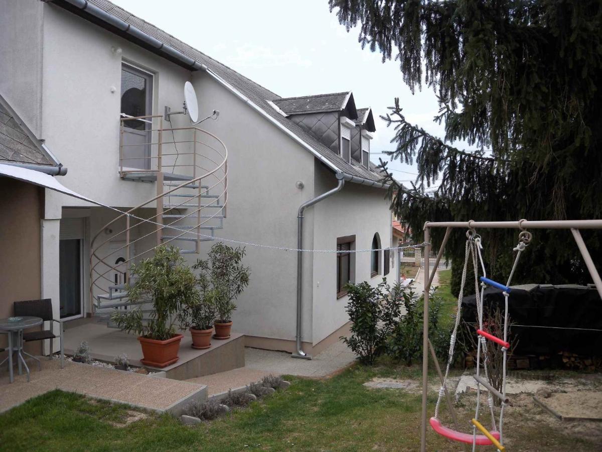 Apartments In Balatongyoeroek 34590 מראה חיצוני תמונה
